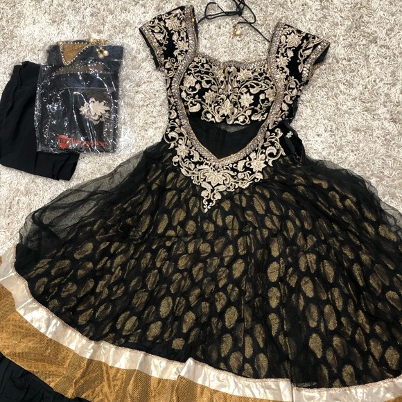 Indian Outfit - Black Arnakali with open back - Picture 1 of 6